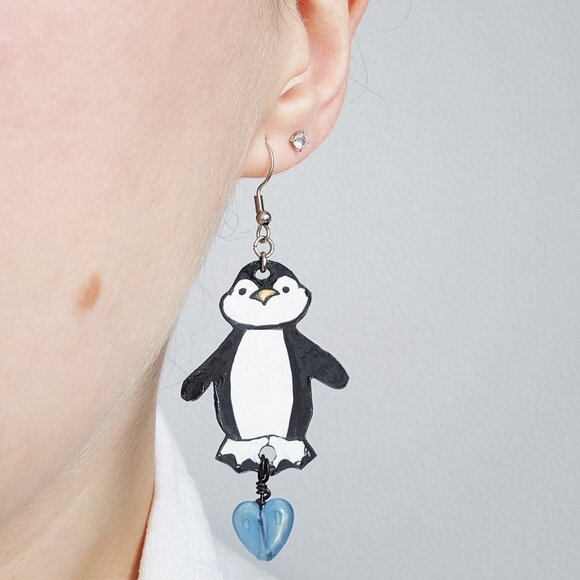 Cute penguin earrings with blue hearts beads ✦ handmade & unique, silver color ✦ - Picture 2 of 9